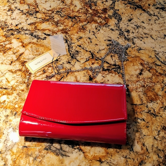 Wallyn's Red patent evening bag with silver stoned removable chain. NWT 9"X6" - Picture 2 of 16
